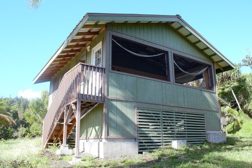 exterior retreat cabin image